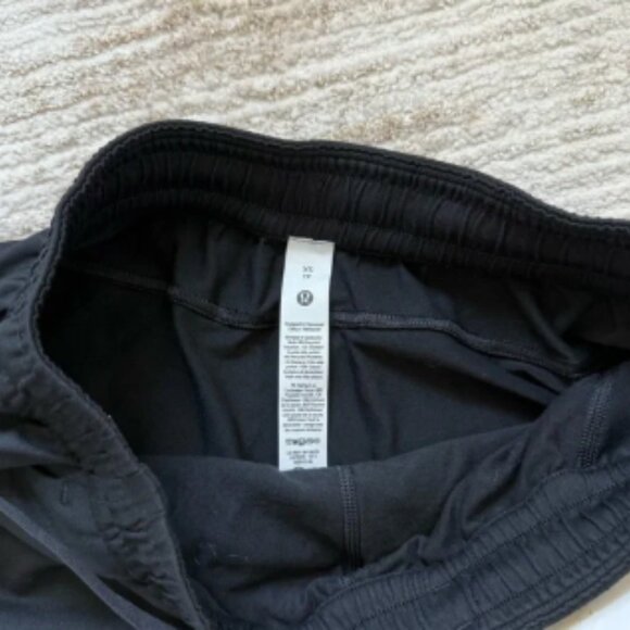 Lululemon Soft Jersey MR Curved Hem Short 3” - Black - Picture 3 of 3